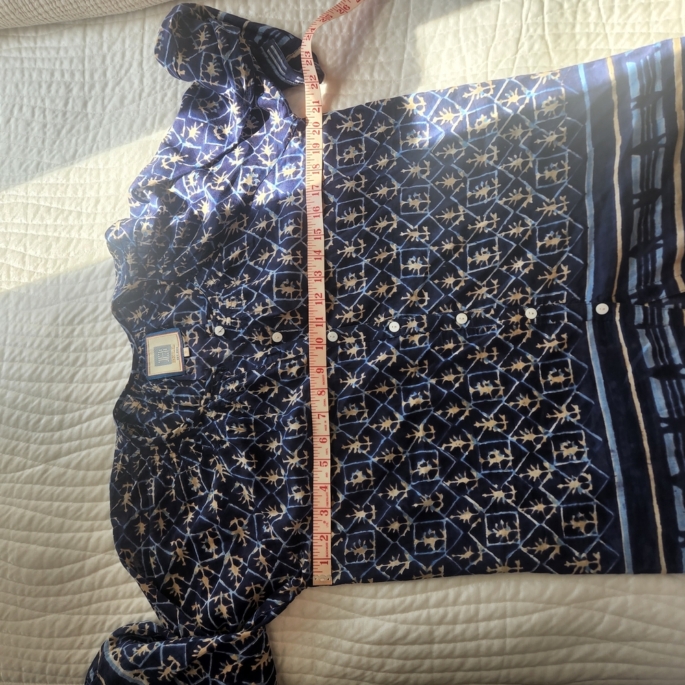 Chic Blue Patterned Blouse - Picture 5 of 9